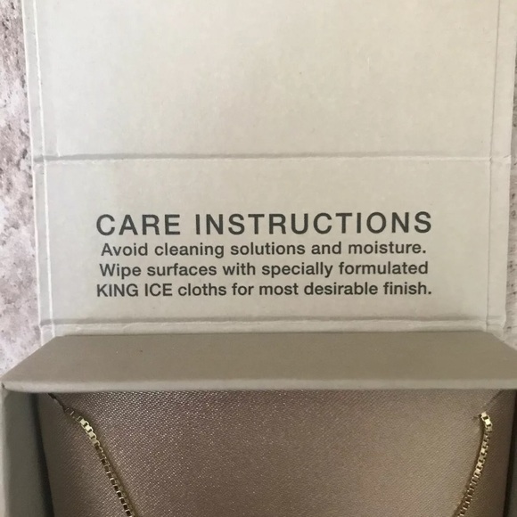 Heritage C pendant necklace from Champion - Picture 3 of 3